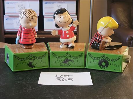 Peanuts Hallmark "Dance Party" Linus, Lucy Plastic Base With Metal Characters