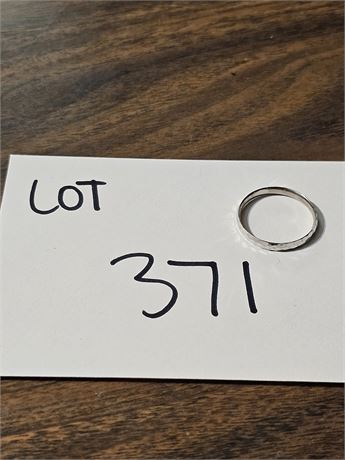 14K White Gold Band .6 DWT