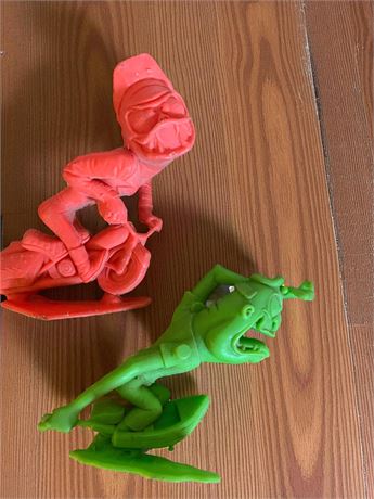 Louis Marx & Co Nutty Mads Red Davey & Green Manny the Reckless Mariner Figures