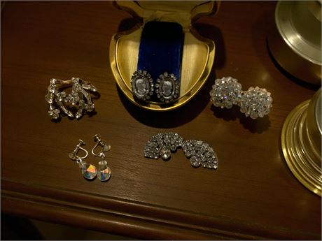 Juliana DeLizza & Elster Intaglio Oval Cameo Clip On Earrings W/Rhinestones