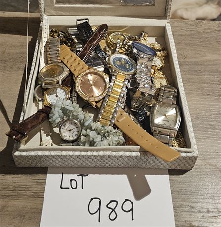 Mixed Watch Lot : Isaac Mizrahi, Futura, Kessaris, Gruen Gem Essence, Terner, Li