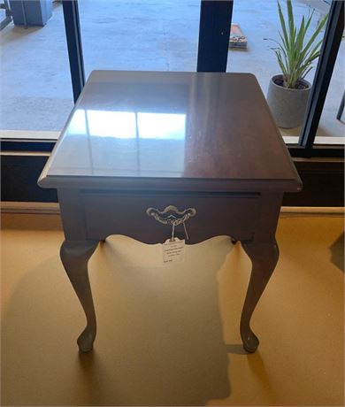 Solid Cherry Traditional Queen Anne Style Accent End Table 27 x 21 x 21.5 H