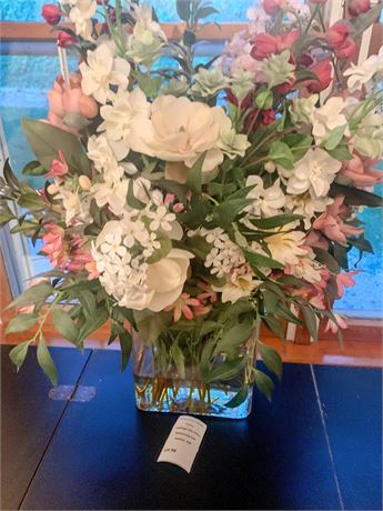 Faux Flower Floral Arrangement/Centerpiece  In Glass Vase W/Acrylic Resin Water