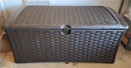 Suncast Wicker Deck Box