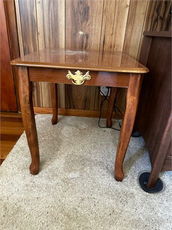 Vintage Queen Anne side table