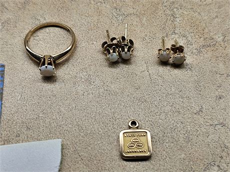 10K Gold Lot:State Farm Service Charm/Opal Sz 5 Ring & Opal Pierce Post Earrings