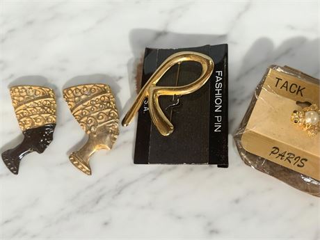 Monogram "R" Gold Tone Brooch, Black/Gold Enameled Nefertiti Brooches & Tac Pin