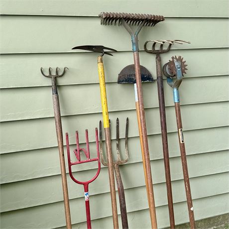 Yard Tools - Mixed Hoes, Pitchforks and Related