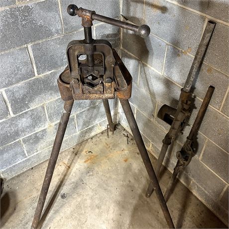 Reed Mfg Co. & Armstrong Bridgeport Pipe Threaders & Pipe Vise