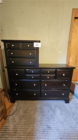 Vaughan Bassett 2 Part Dresser