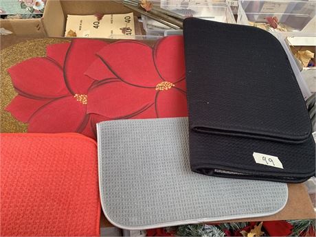 Holiday Place Mat Lot - Poinsettias & More