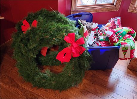 Misc. Christmas Lot Tote incl. & 2  Large 24"+ wreaths