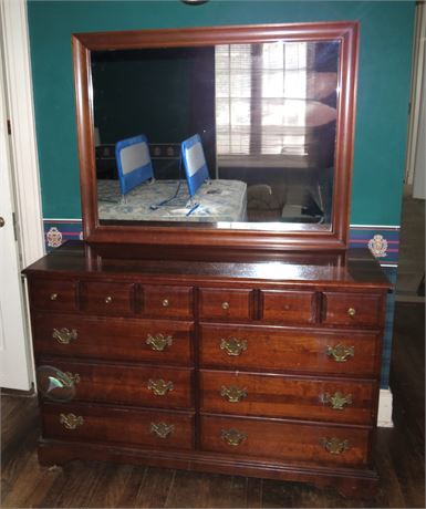 Dresser With Mirror