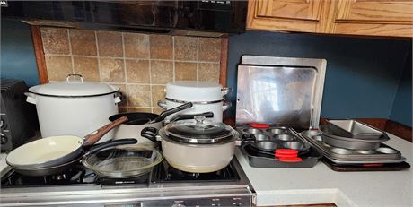 Pots, Pans & Bakeware Lot