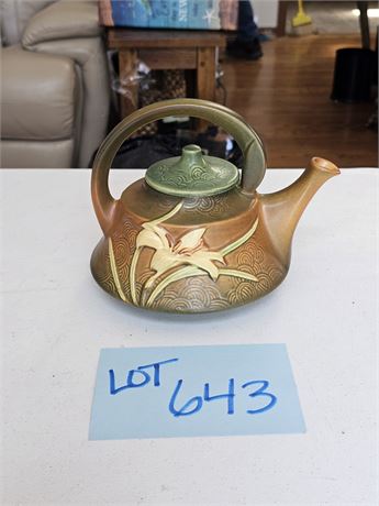 Roseville Zephyr Lily 7-7 Teapot