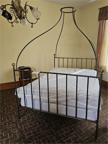 Metal/Brass Canopy Queen Size Bed