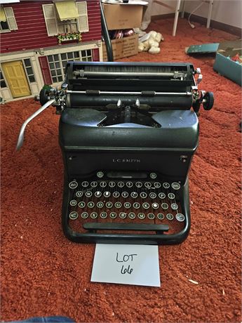 L.E Smith Super Speed Vintage Typewriter