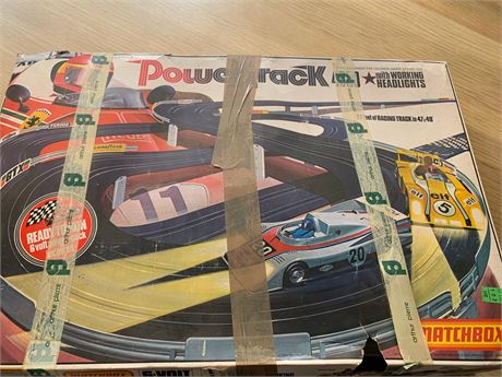Matchbox Powertrack PT4000 Le Mans 400 Slot Car Racing Set In Original Box