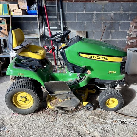 John Deere X304 Lawn Mower Tractor w/ 427.9 Hours - Works Great!