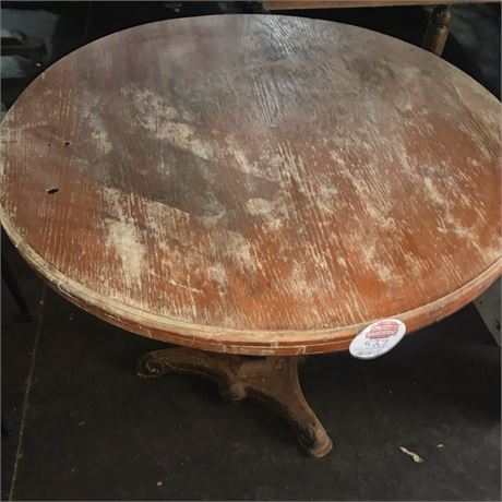 Round oak Dining Table