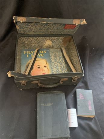 Vintage Children's Prayer Book In Box, The World Publishing Company Bible