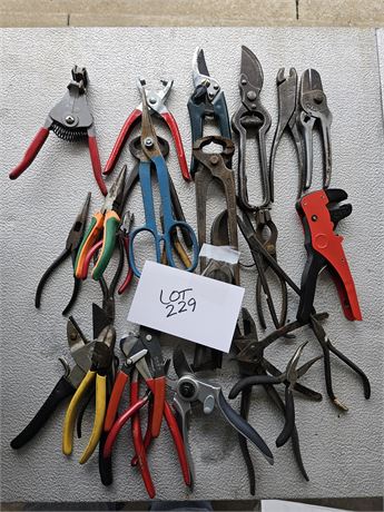 Mixed Tin Snips / Wire Cutters / Hole Punches & More