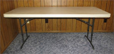 Lifetime 6' Folding table