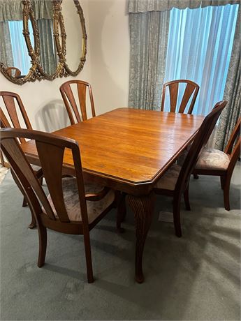 Keller Dining Table with 2 Leaves and 6 Chairs