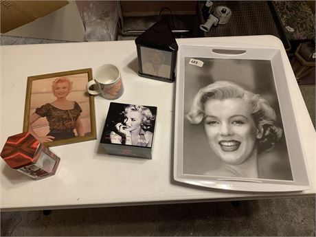 Marilyn Monroe Lot Tray Cups