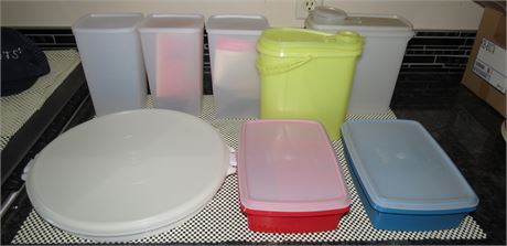 Assorted Tupperware