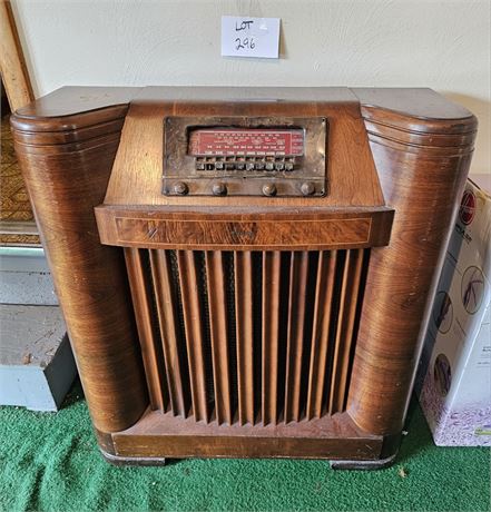 Philco Model 42-395 Tube Radio