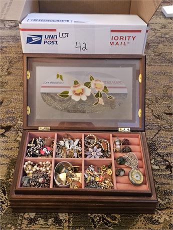 Vintage Mixed Costume Jewelry Necklaces, Brooches & More