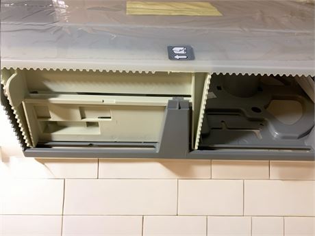 Commercial Wall Mount Bathroom Serrated Toilet Paper Holder/Dispenser