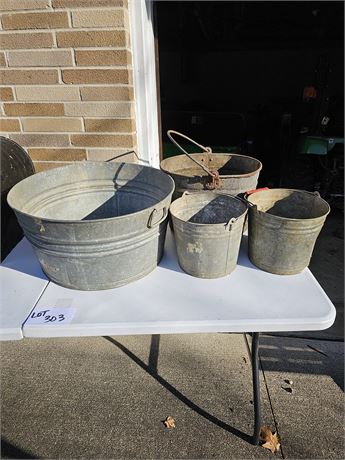 Vintage Galvanized Tub / Buckets & More