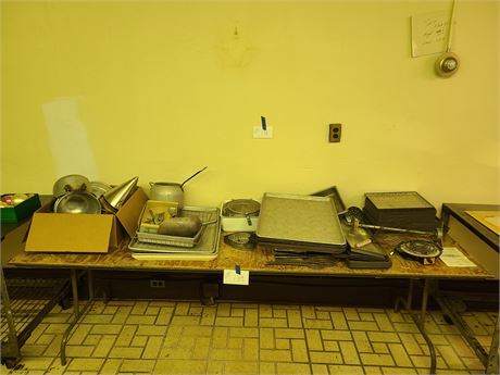Mixed Vintage Kitchen:Ovenex Trays/Bake King/Sifters/Pots/Scoops/Flatware & More