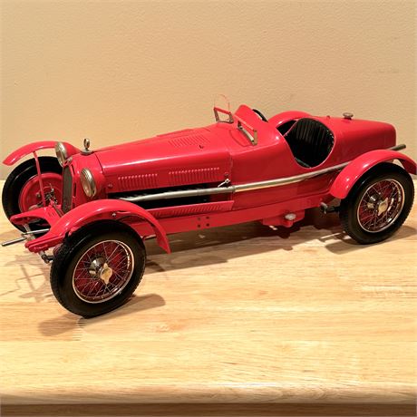 1931 Alfa Romeo 8C 2300 Monza 1:8 Scale Model Car w/ Glass Cover