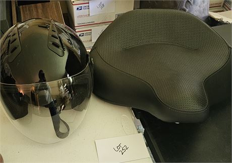 Saddle Piolet Black Motorcycle Seat & Fuel Med Size Helmet