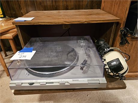 Technics Direct Drive Turntable SL-D3 & Sansui Headphones