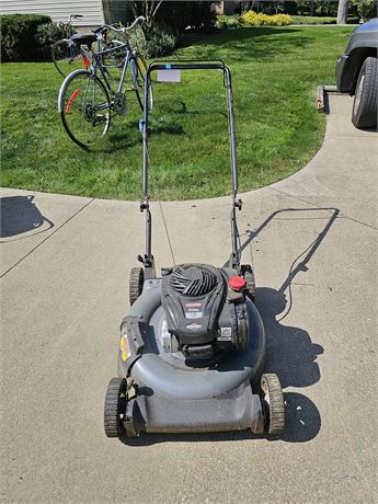 Craftman Silver Briggs & Stratton 140cc Lawn Mower - RUNS