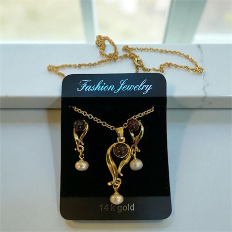 14k Gold Pendant Necklace & Matching Earrings W/Dark Red Stones & Faux Pearls