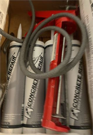 Caulking Gun with 4 Caulk Tubes
