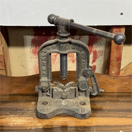 Vintage Fewells & Son Pipe Vise No. 0