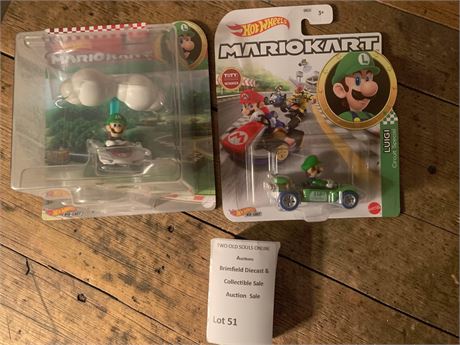 Hot Wheels Mario Kart Luigi Circuit & Cloud Glide Special Kart Die-Cast Cars