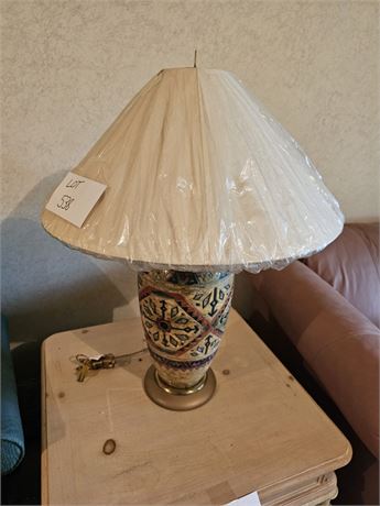 Leeazanne Carved Table Lamp