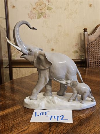 Lladro 1151 Walking Elephant Porcelain Figurine