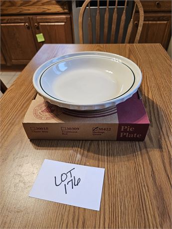 Longaberger Green Heritage Pie Plate with Box