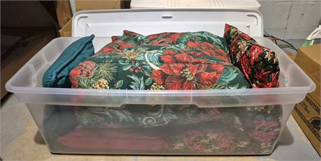 Christmas Decor W/Tote