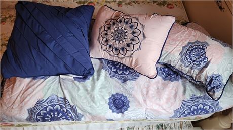 Navy, Pink and White Fashion Comforter-Full Size w/Matching Throw Pillows