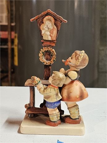 Hummel Adoration Figurine 23/1