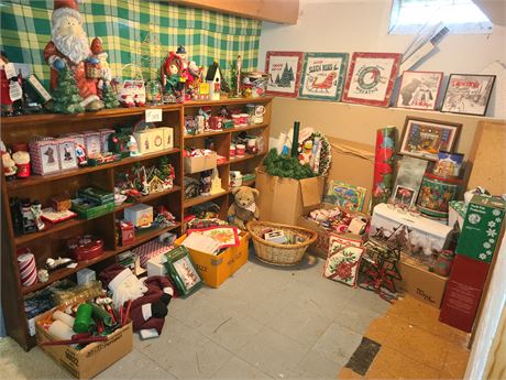 Extreme Christmas Cleanout:Santa's/Tableware/Ornaments/Decor & Much More